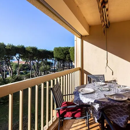 Apartment With Balcony Near The And Downtown