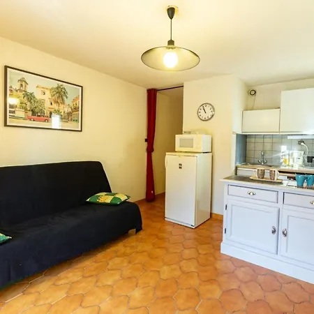 With Balcony Near The And Downtown * Six-Fours-les-Plages