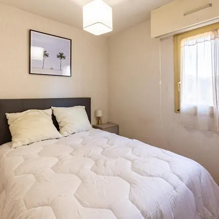 With Balcony Near The And Downtown * Six-Fours-les-Plages