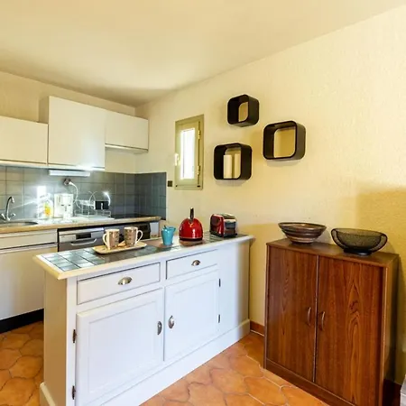 With Balcony Near The And Downtown Apartment Six-Fours-les-Plages